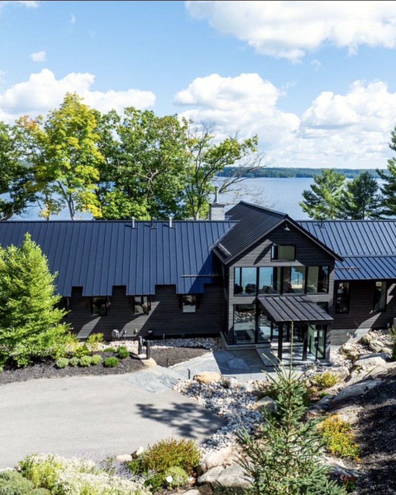 Luxury cottage on Lake Rosseau, exterior with lake view